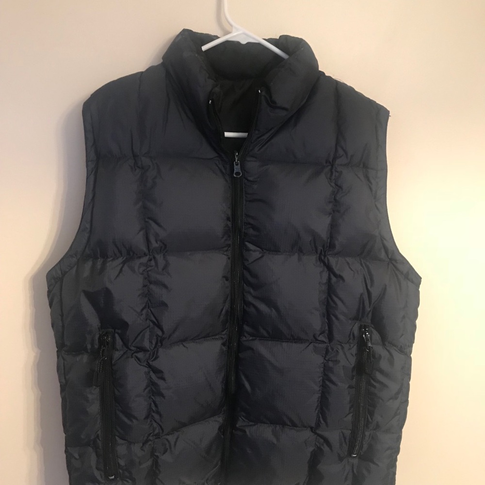 Reversible puffer vest